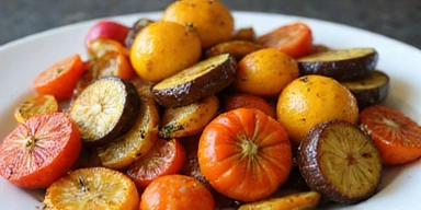 Plato colorido de verduras asadas